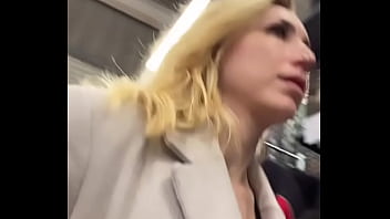 Vidéo complète ce vendredi me suis godée dans les vestiaires d’un