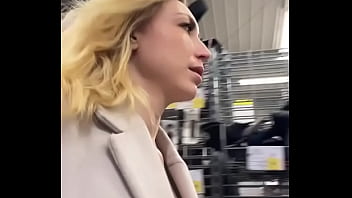 Vidéo complète ce vendredi me suis godée dans les vestiaires d’un