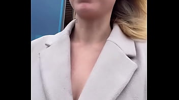 Vidéo complète ce vendredi me suis godée dans les vestiaires d’un