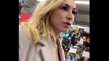 Vidéo complète ce vendredi me suis godée dans les vestiaires d’un