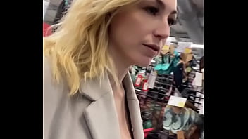 Vidéo complète ce vendredi me suis godée dans les vestiaires d’un