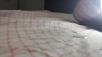 Estava com preguiça mas esse corno ficou com tesão depois que falei q dei pro vizinho