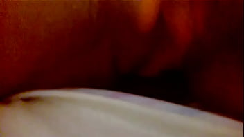 Safadinha se masturbando com o vibrador