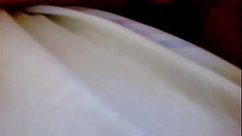 Safadinha se masturbando com o vibrador