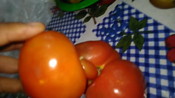 Dois Tomates Transando E Gozando thumbnail