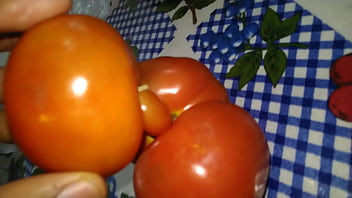 Dois tomates transando e gozando