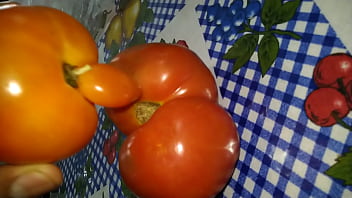 Dois tomates transando e gozando