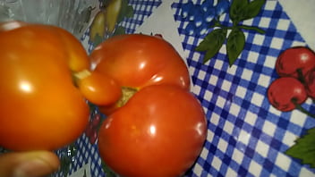 Dois tomates transando e gozando