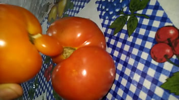 Dois tomates transando e gozando