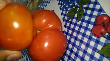 Dois tomates transando e gozando
