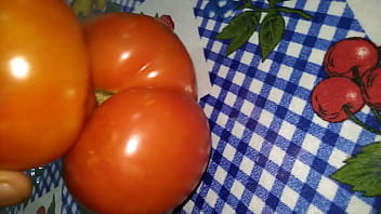 Dois tomates transando e gozando