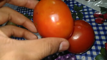 Dois tomates transando e gozando