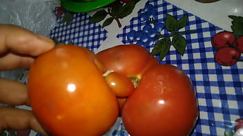 Dois tomates transando e gozando