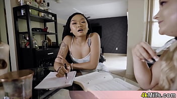 Cute stepsis showed me her pussy and asked to fuck