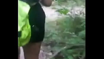 Una rica chupada en el bosque Una rica chupada en el bosque