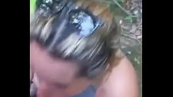 Una Rica Chupada En El Bosque thumbnail