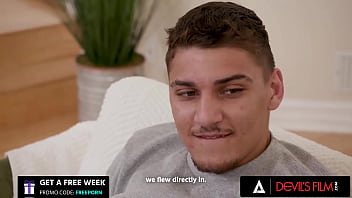 This sex toy helps warming up this hot girl's pussy