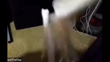 Esqueleto haciendo manualidades xd