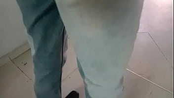 Pantalones orinados con pañal de tela antes de bañarme acompañado de dos órgasmos deliciosos