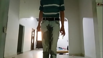 Pantalones orinados con pañal de tela antes de bañarme acompañado de dos órgasmos deliciosos