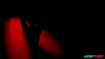 Follandome en el ascensor al vecino