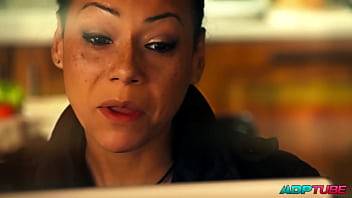 Follandome en el ascensor al vecino