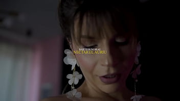 Baietii buni beau nectarul auriu good boys drink my golden nectar romanian language