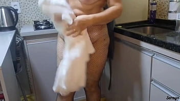 Peguei minha madrasta fazendo a janta pelada