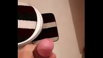 Obrigando O Pau Ficar Duro thumbnail