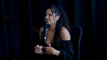 Safada faz uma dança sensual após falar que não faz sexo anal gosta das preliminares adora chupar transou em trilha e seus fetiches sweet karolzinha watch sheer red