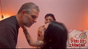 Os carmonas fodendo as novinhas no pelo