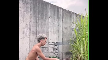 Novinhos Fudendo Na Trilha Em Público Enquanto O Trem Passa thumbnail