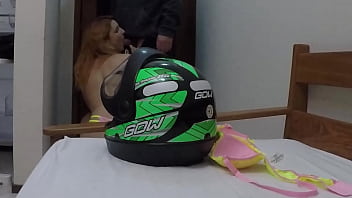 Moto boy o delivery que ganhou um boquete