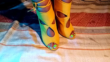 She's too hot to handle and she wants to tease you even more making herself a sexy foot massage She's too hot to handle and she wants to tease you even more making herself a sexy foot massage