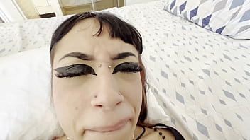 Goticá safada fudendo no pelo pede porra na buceta