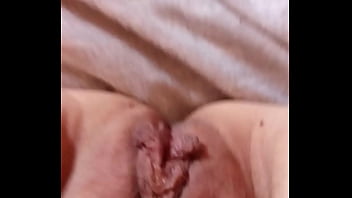 Milf si apre la fica