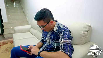 Japonês surpreende com rola gigante e arrombamento anal grande gape no cuzinho da menina