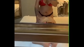 Noite das meninas acabou em pegação bem gostosa na buceta dela