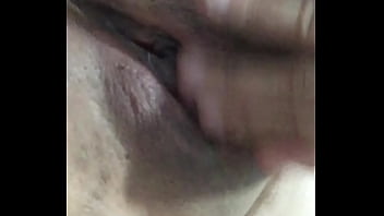 Eu me tocando gostoso na minha bucetinha