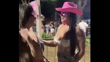 Vocês querem ver de mais como está sendo esse carnaval esse foi só o primeiro minuto de folia já são 3 dias intens Vocês querem ver de mais como está sendo esse carnaval esse foi só o primeiro minuto de folia já são 3 dias intens