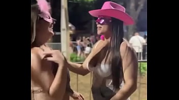 Vocês querem ver de mais como está sendo esse carnaval esse foi só o primeiro minuto de folia já são 3 dias intens