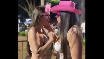 Vocês querem ver de mais como está sendo esse carnaval esse foi só o primeiro minuto de folia já são 3 dias intens