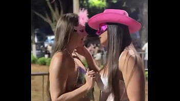 Vocês querem ver de mais como está sendo esse carnaval esse foi só o primeiro minuto de folia já são 3 dias intens