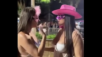 Vocês querem ver de mais como está sendo esse carnaval esse foi só o primeiro minuto de folia já são 3 dias intens