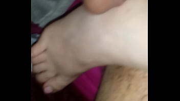 Footfetish cumshot on her toes s