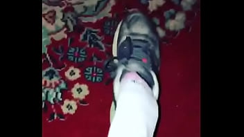 Queens shoe and sock removal