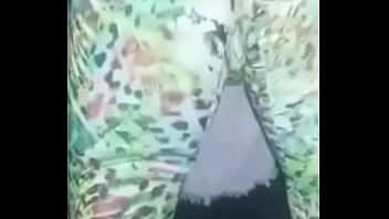 Casadinha safada vai malhar com a bucetinha molhada e deixa personal louco