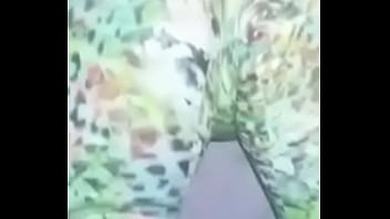 Casadinha safada vai malhar com a bucetinha molhada e deixa personal louco