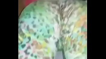 Casadinha safada vai malhar com a bucetinha molhada e deixa personal louco