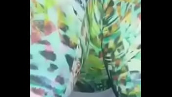 Casadinha safada vai malhar com a bucetinha molhada e deixa personal louco